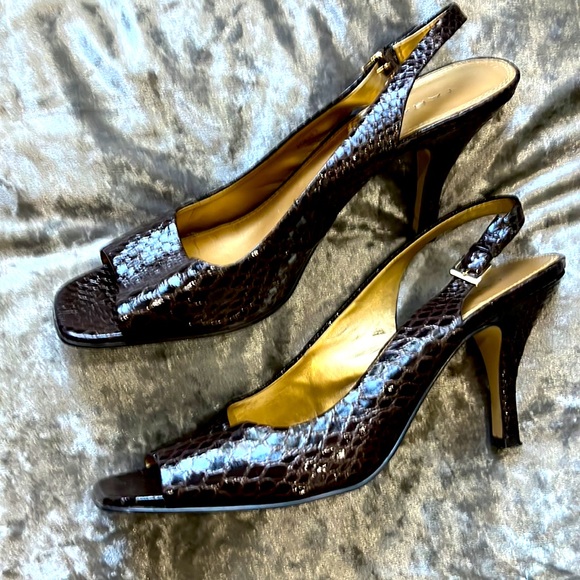 Tahari shoes Sz 10 - Picture 8 of 12